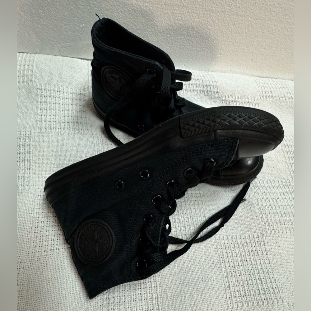 Converse All Stars Hi High Top Shoes Sneakers BLACK Size 2 boys or girls Youth - Picture 2 of 9